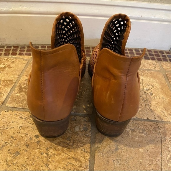 CWY Coolway Women Light Brown Leather Laser Cut Ankle Boots Size 9 - Picture 4 of 13
